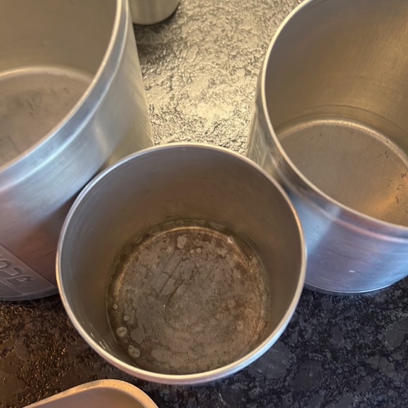 Vintage round canister set, Salt n pepper shakers & scoop in excellent condition - Picture 8 of 10